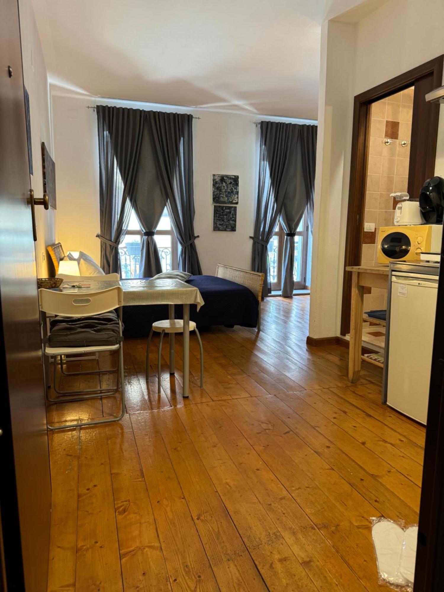 Centro Storico Via Manno Apartment *